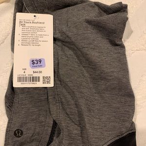 Lululemon all yours boyfriend tank size 4 NWT